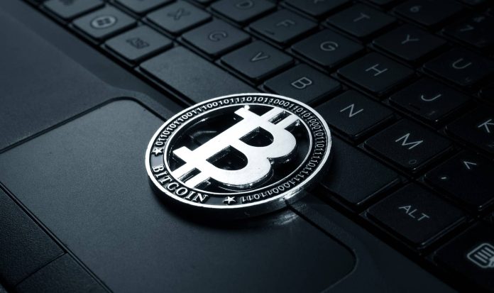 Bitcoin Whale rompt le silence de 8 ans avec 30