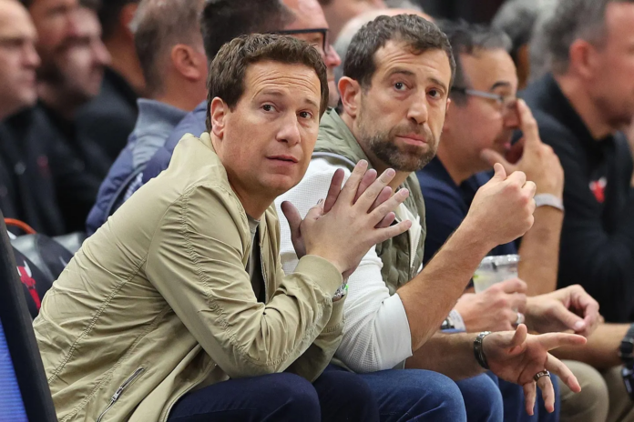 Ce milliardaire a acheté plus d’un millier de petites entreprises et n’a jamais perdu un centime. Ce milliardaire a acheté plus d'un millier de petites entreprises et n'a jamais perdu un centime.