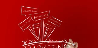 IA vs Marketing Traditionnel : Une Comparaison Complète Comparaison entre le marketing traditionnel et le marketing basé sur l’intelligence artificielle montrant les différences de stratégie, rapidité et évolutivité